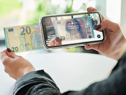 ValiCash app for detecting counterfeit banknotes 