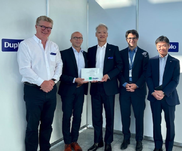 Lto R: Bruno Picquet, Duplo ; Robert Barrer, Multigraf; Hideki Hashigushi, President Duplo Seiko; Patric Lerch, Multigraf; Hideo Tanaka, Duplo. 