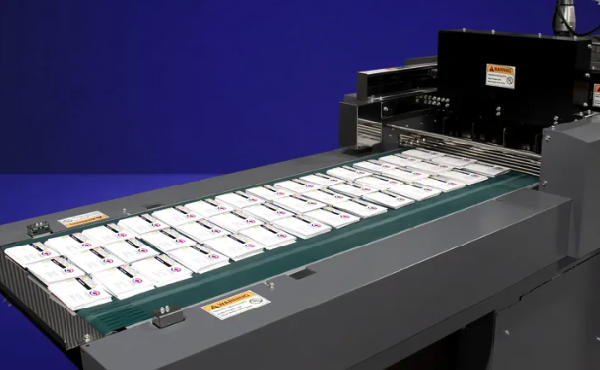 The DC-ST100 is compatible with a wide range of small-format work