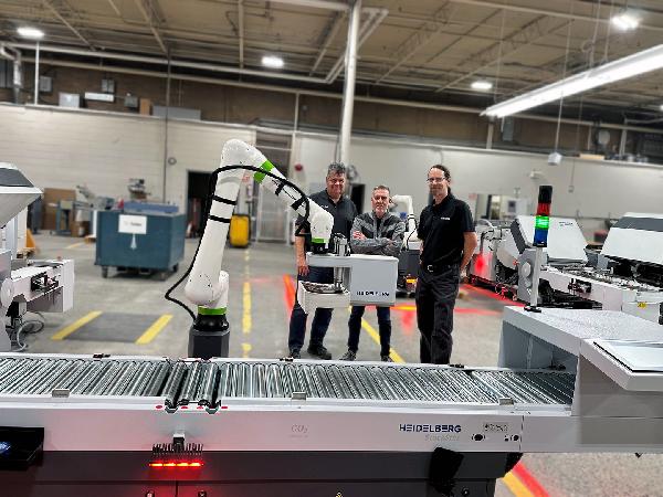  LtoR: Paul Roberts &ndash; Bindery Supervisor, Daren McKewan &ndash; VP Manufacturing, Steve Gibson &ndash; Folder Operator