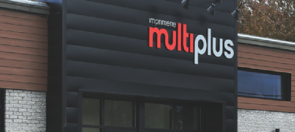 10,400 sq. ft. in Coteau du Lac, 